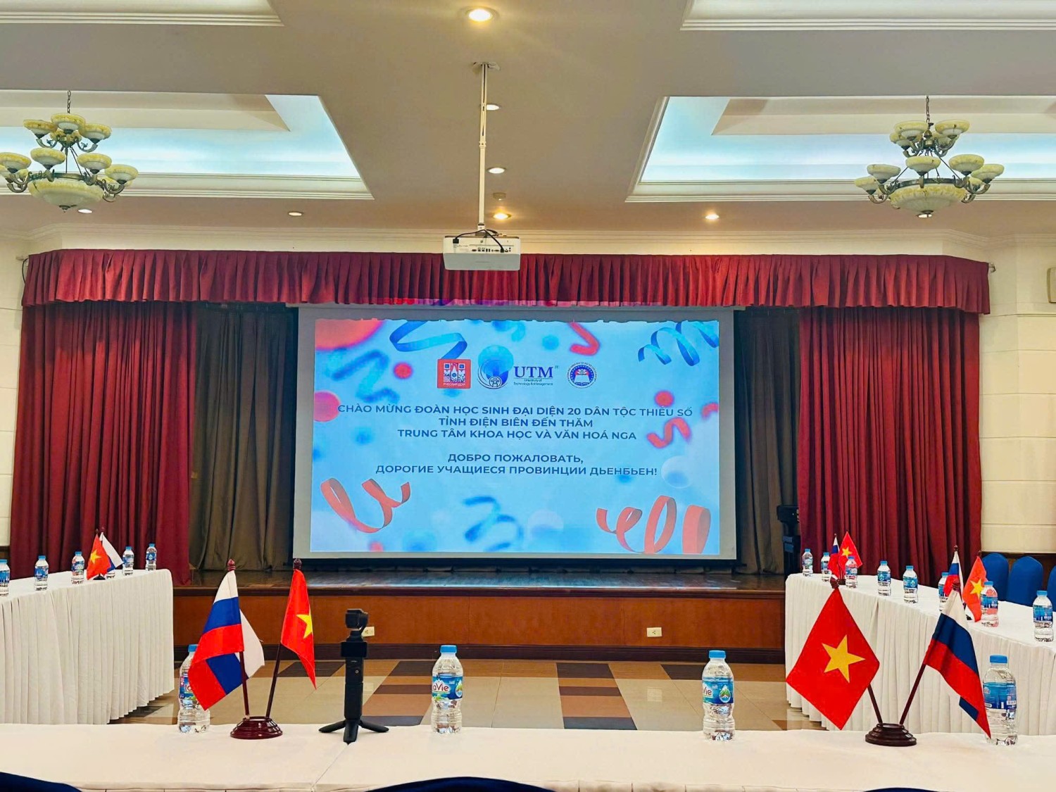 Buổi gặp mặt thân tình giữa Trung tâm Khoa học và Văn hóa Nga tại Hà Nội và đoàn Trường PTDTNT tỉnh Điện Biên