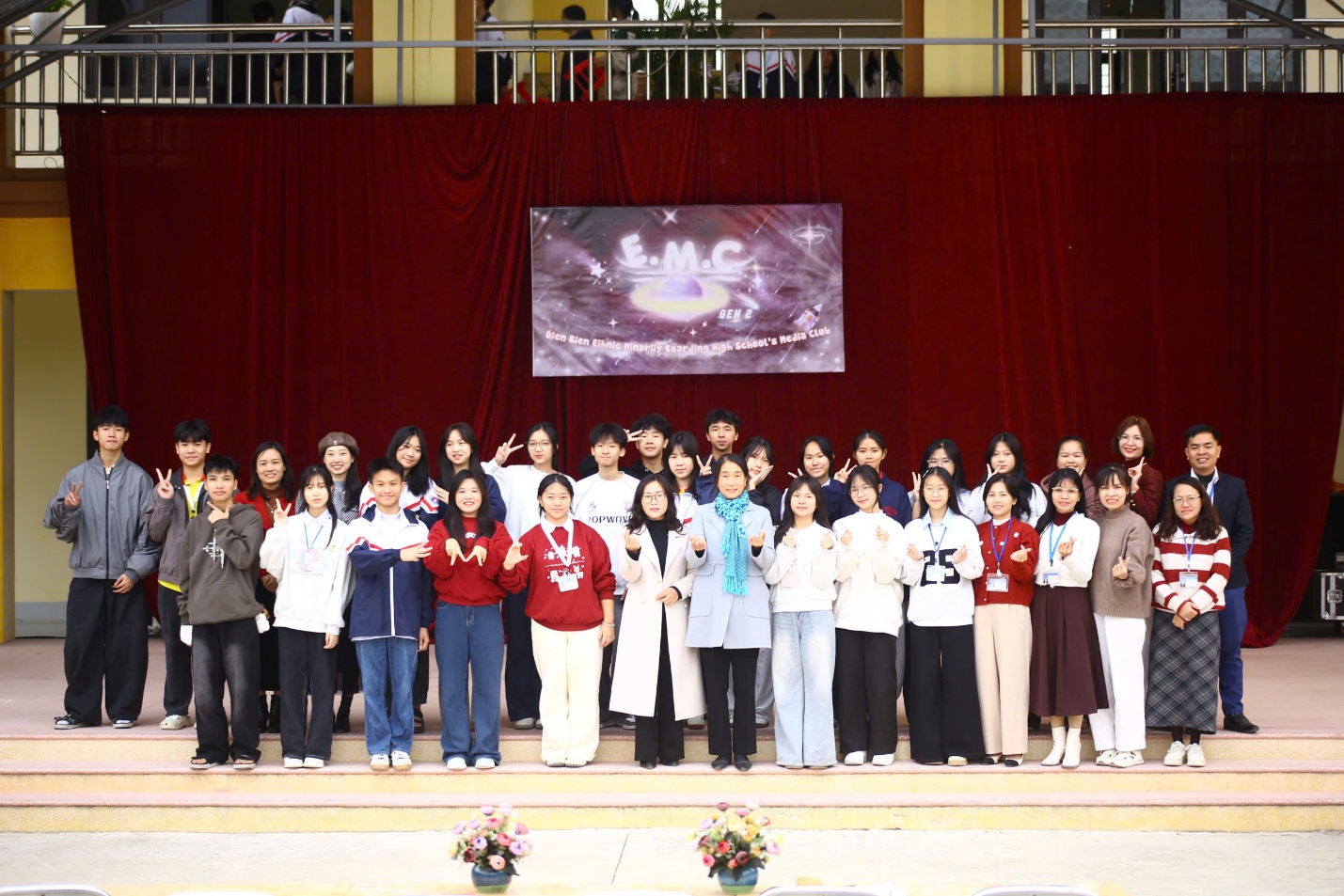 CÂU LẠC BỘ TRUYỀN THÔNG E.M.C - DẤU ẤN SÁNG TẠO CỦA HỌC SINH TRƯỜNG PTDTNT THPT TỈNH ĐIỆN BIÊN