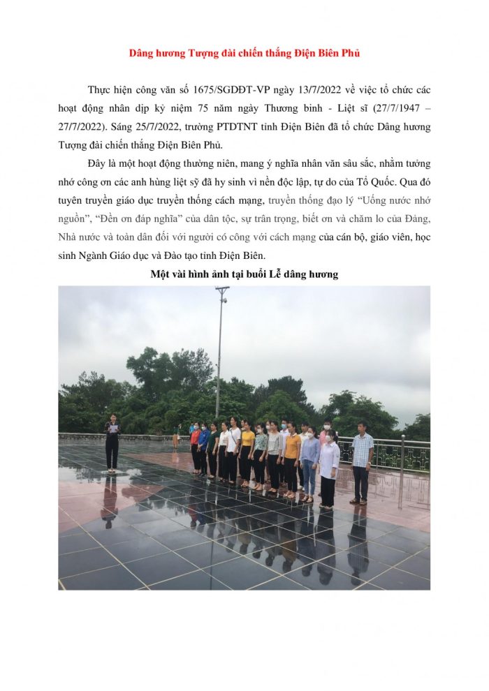 Dâng hương Tượng đài chiến thắng Điện Biên Phủ