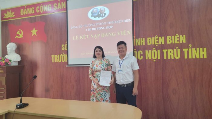 Trường PTDTNT tỉnh Điện Biên tổ chức Lễ kết nạp đảng viên