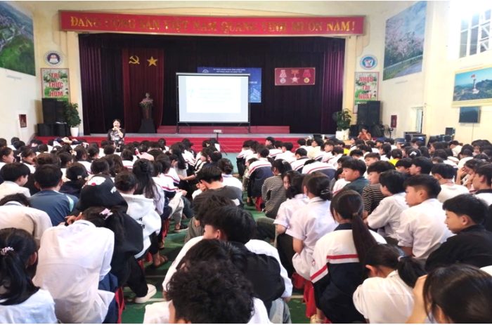 Phổ biến kiến thức pháp luật và kỹ năng sống cho học sinh nội trú: Chung tay đẩy lùi tảo hôn và hôn nhân cận huyết.