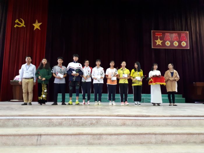TRAO THƯỞNG CHO CÁC TẬP THỂ ĐẠT GIẢI