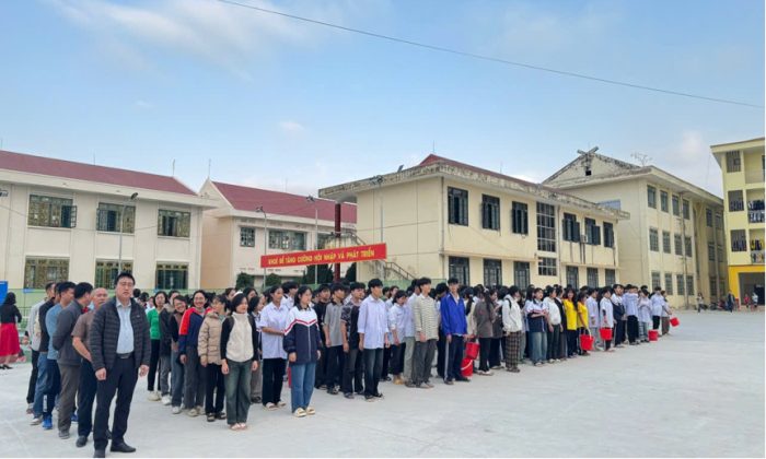 Trường PTDTNT tỉnh Điện Biên hưởng ứng lời kêu gọi Bác Hồ về “Tết trồng cây”