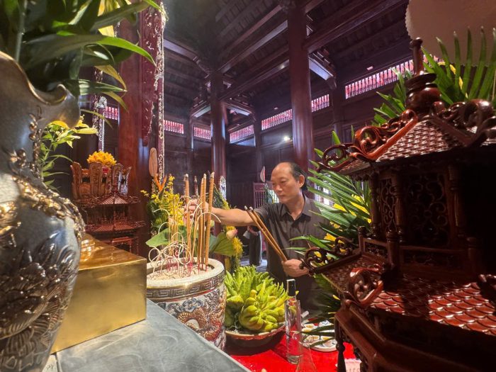 Ngành Giáo dục và Đào tạo tỉnh Điện Biên tổ chức dâng hương  tại Nhà tưởng niệm Chủ tịch Hồ Chí Minh