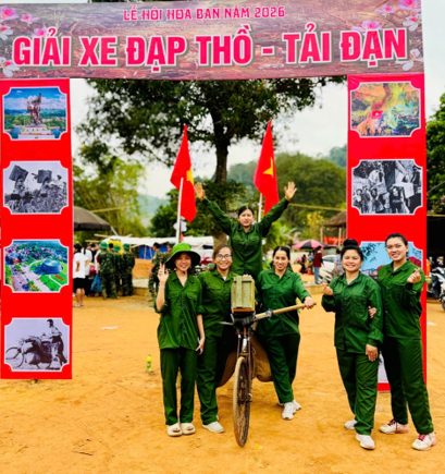 Sôi nổi phần thi Tải đạn – Đẩy xe đạp thồ, Kéo pháo của Trường PTDTNT THPT tỉnh Điện Biên tại Lễ hội Hoa Ban 2026