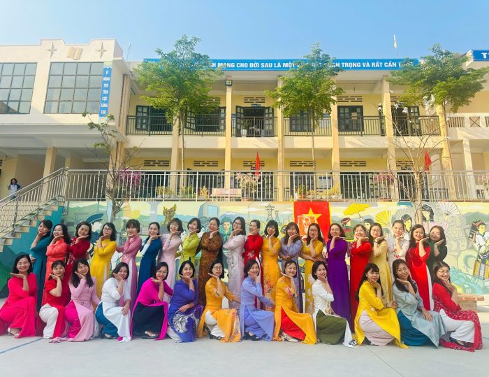 Công đoàn cơ sở Trường PTDTNT tỉnh Điện Biên hưởng ứng “Tuần lễ Áo dài” năm 2025