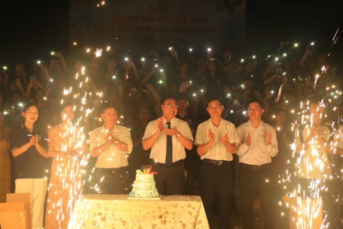 Phát biểu chúc mừng, căn dặn các em học sinh khối 12 niêm khóa 2023-2026 trong buổi Lễ Tri ân và Trưởng thành khi tôi 18