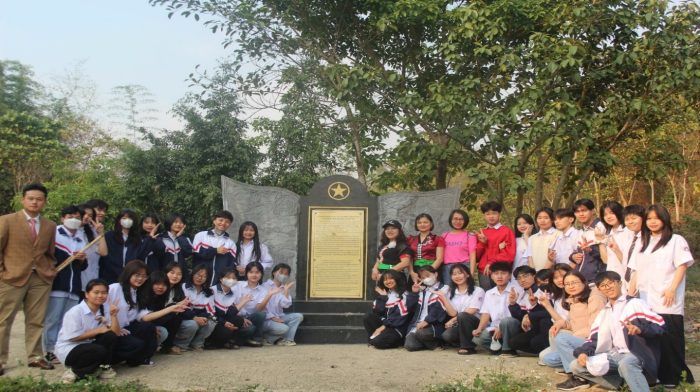 Trường PTDTNT tỉnh Điện Biên tổ chức hoạt động trải nghiệm với chủ đề “Uống nước nhớ nguồn”