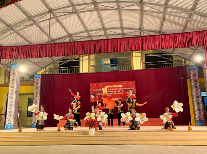 Chương trình văn nghệ Chào Xuân 2025 - “Sắc xuân vùng biên”