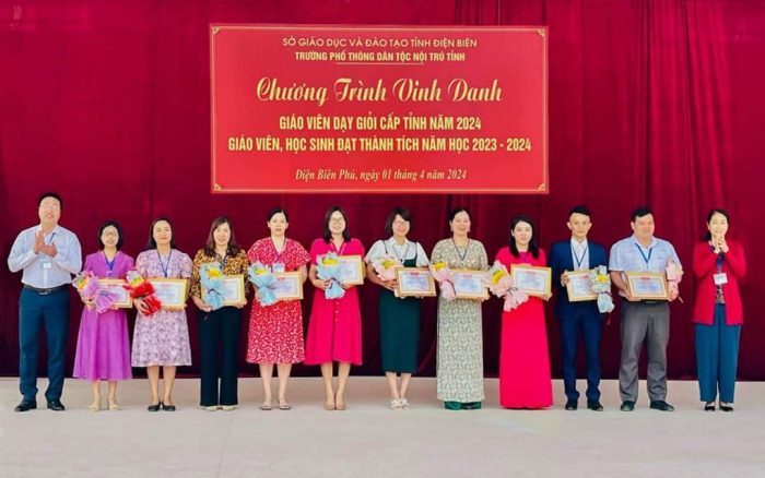 Trường PTDTNT tỉnh Điện Biên tổ chức Chương trình “Vinh danh giáo viên đạt danh hiệu Giáo viên dạy giỏi cấp tỉnh năm 2024 và giáo viên, học sinh đạt thành tích cao trong học kỳ II năm học 2023-2024”