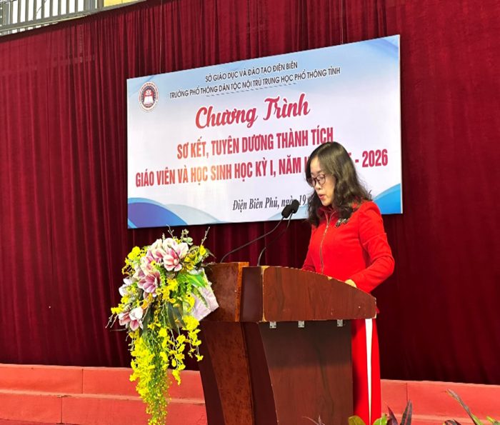 Trường PTDTNT THPT tỉnh Điện Biên tổ chức Chương trình sơ kết học kỳ I năm học 2025-2026 và vinh danh, khen thưởng giáo viên, học sinh có thành tích xuất sắc