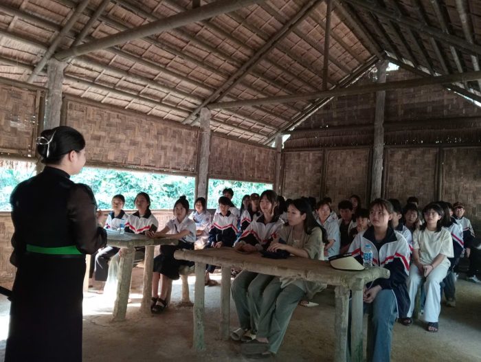 Trường PTDTNT tỉnh Điện Biên tổ chức tham quan, trải nghiệm cho học sinh tại Hầm Chỉ huy Đại tướng Võ Nguyên Giáp