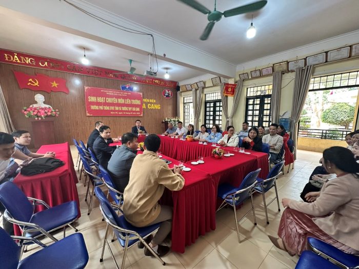 Trường PTDTNT tỉnh Điện Biên tham gia hỗ trợ trường THPT Chà Cang trong công tác nâng cao chất lượng dạy học, ôn thi TN THPT thông qua hoạt động sinh hoạt chuyên môn liên trường