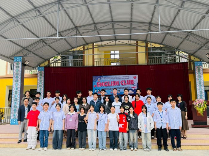 “ENGLISH OPENS DOORS - TIẾNG ANH MỞ LỐI TƯƠNG LAI”