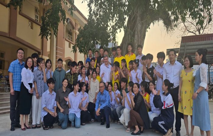 Lãnh đạo Saint Petersburg và tỉnh Điện Biên thăm và giao lưu với học sinh Trường PTDTNT tỉnh Điện Biên tham gia Trại hè giao lưu Việt - Nga