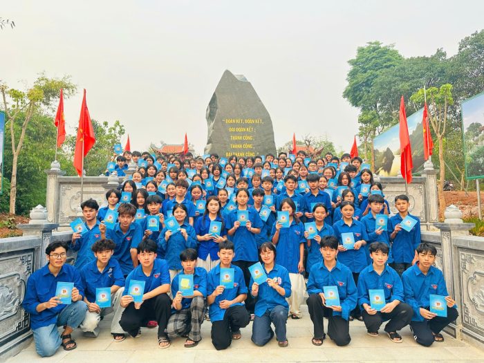 Đoàn Trường PTDTNT THPT tỉnh Điện Biên tổ chức Lễ kết nạp Đoàn viên đợt 2 năm học 2025-2026
