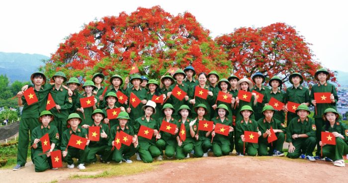 Trường PTDTNT THPT tỉnh Điện Biên tổ chức hành trình  về nguồn trên mảnh đất Điện Biên Phủ anh hùng cho tập thể lớp 10A10