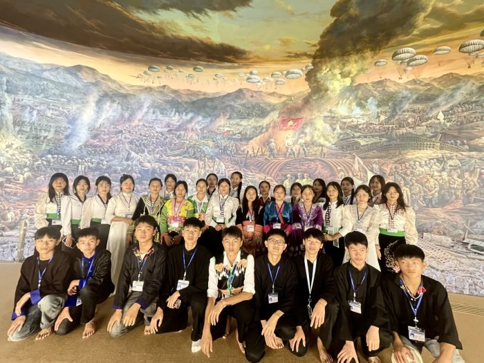 Học sinh Trường PTDTNT THPT tỉnh Điện Biên tham gia Triển lãm ảnh chuyên đề “Nơi Bác dừng chân - Trường Dục Thanh Phan Thiết” và tham quan Bảo tàng Chiến thắng Điện Biên Phủ
