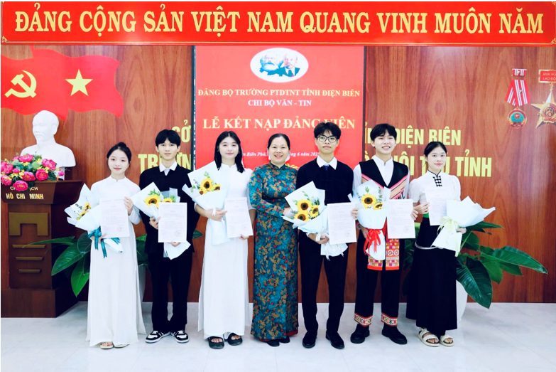 CHE TRỞ NHỮNG MÙA LỚN KHÔN Tự sự về công tác chủ nhiệm ở trường nội trú