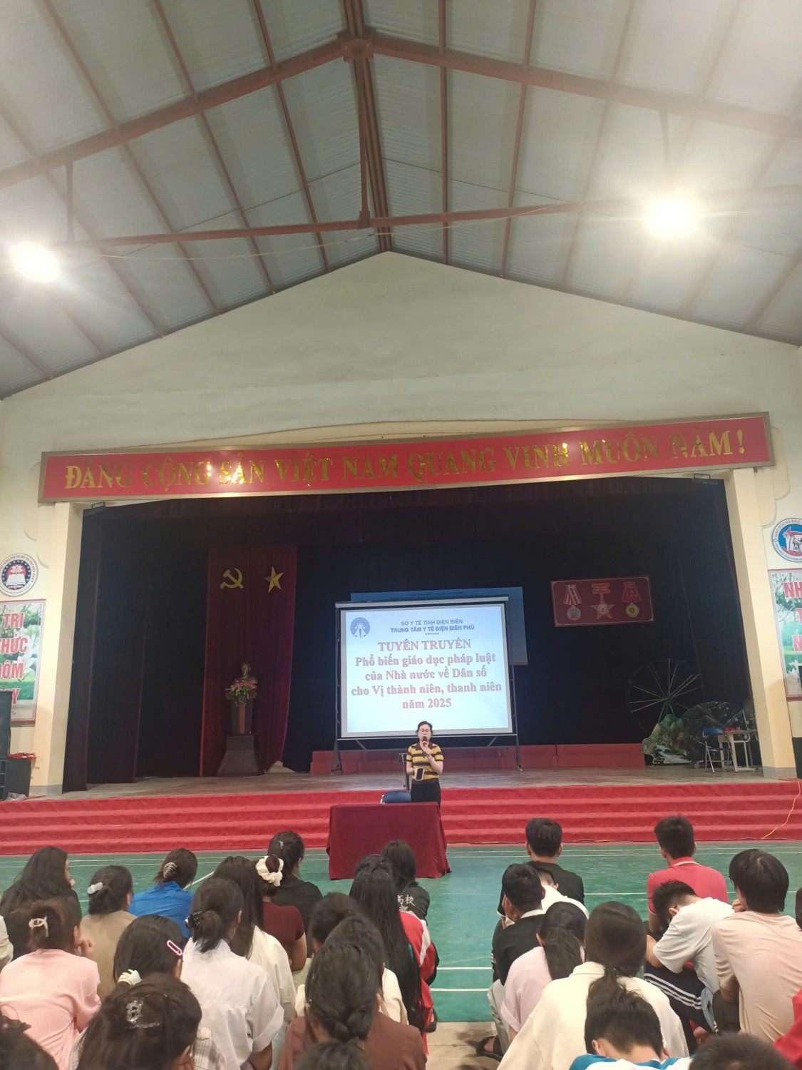 Trường PTDTNT THPT tỉnh Điện Biên tổ chức buổi tuyên truyền, phổ biến giáo dục pháp luật về dân số cho học sinh vị thành niên