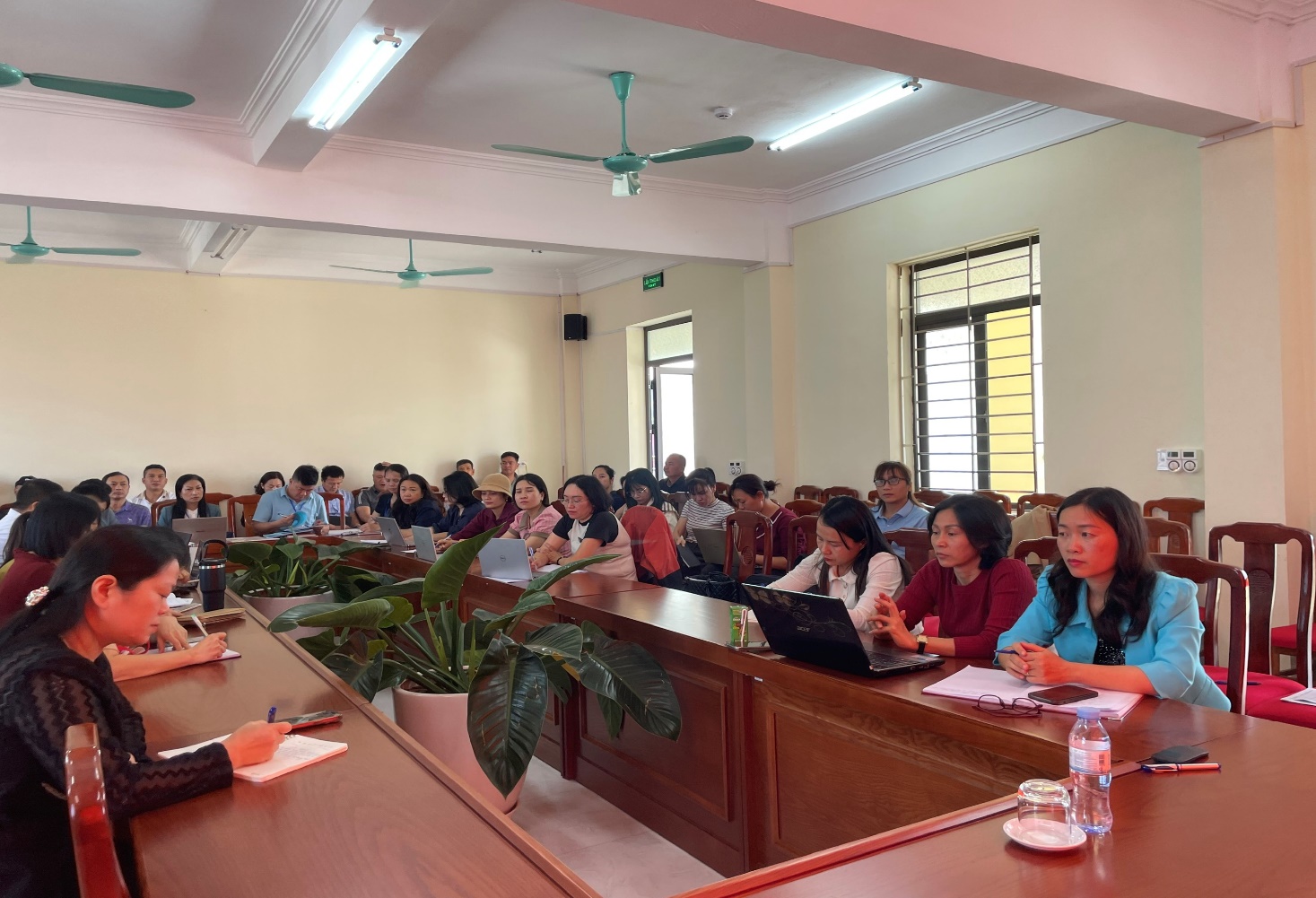 ''A group of people in a classroom

Description automatically generated''