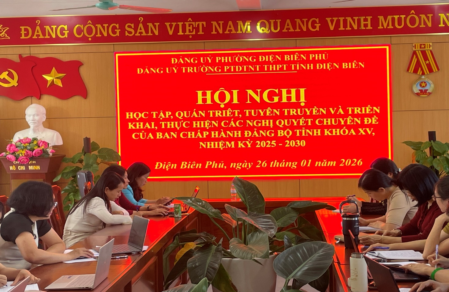 ĐẢNG ỦY TRƯỜNG PTDTNT THPT TỈNH ĐIỆN BIÊN TỔ CHỨC HỘI NGHỊ HỌC TẬP, QUÁN TRIỆT, TUYÊN TRUYỀN VÀ TRIỂN KHAI, THỰC HIỆN CÁC NGHỊ QUYẾT CHUYÊN ĐỀ CỦA BAN CHẤP HÀNH ĐẢNG BỘ TỈNH ĐIỆN BIÊN KHÓA XV, NHIỆM KỲ 2025 - 2030