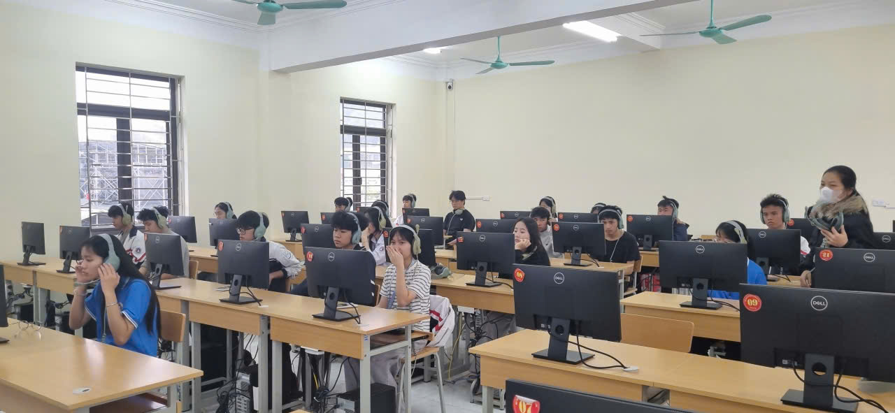 ''A group of people sitting at computers

Description automatically generated''