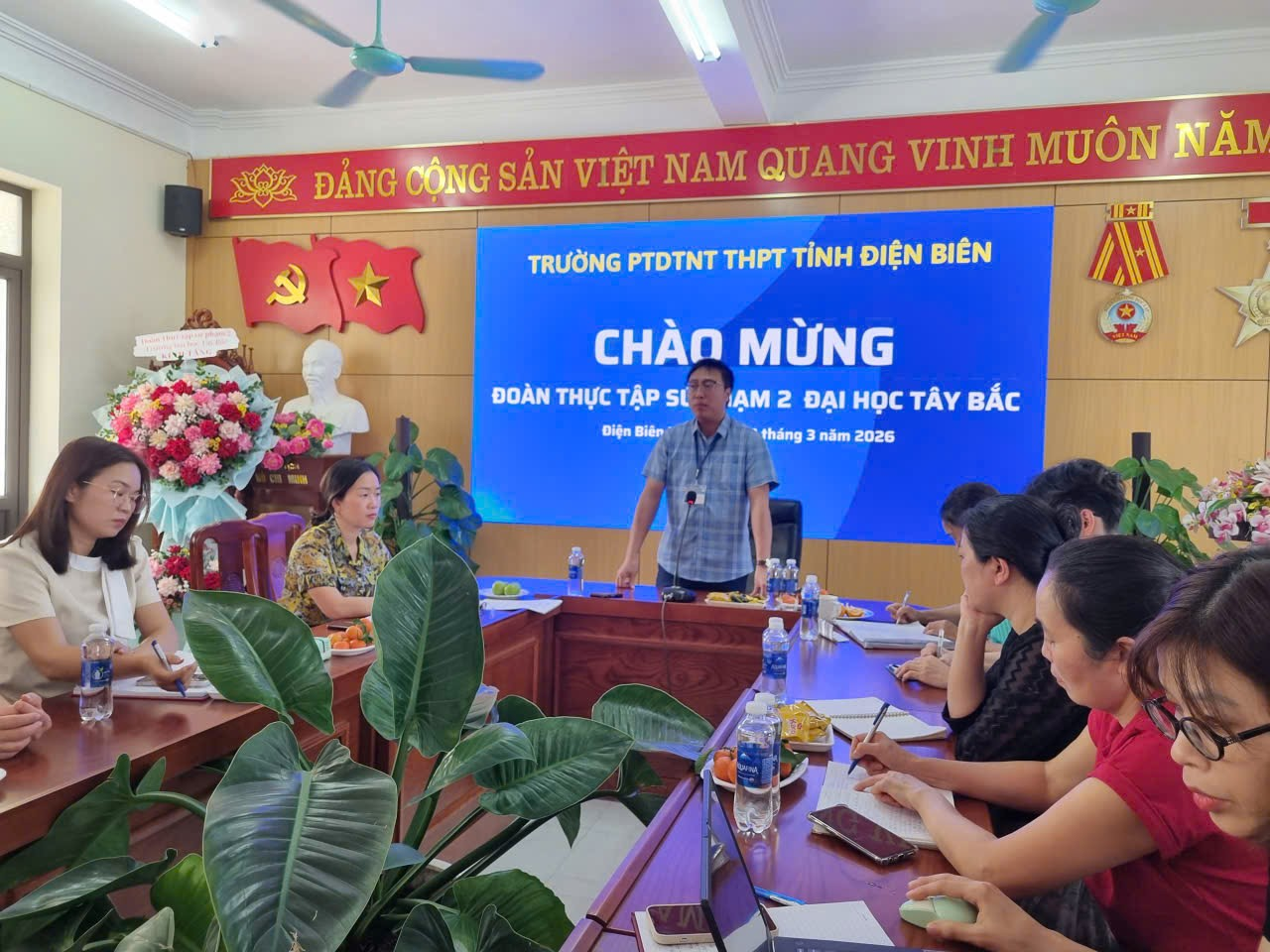 ''A group of people sitting at a table

Description automatically generated''