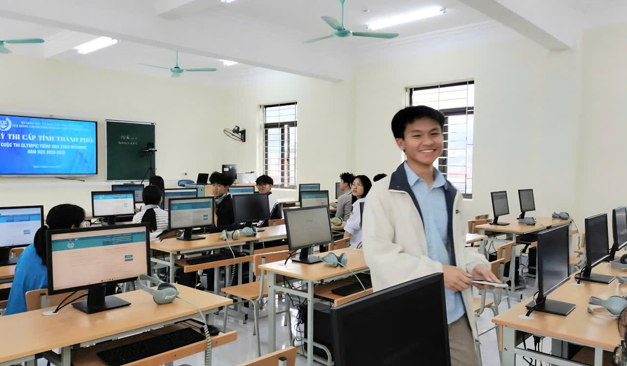 ''A group of people in a classroom

Description automatically generated''