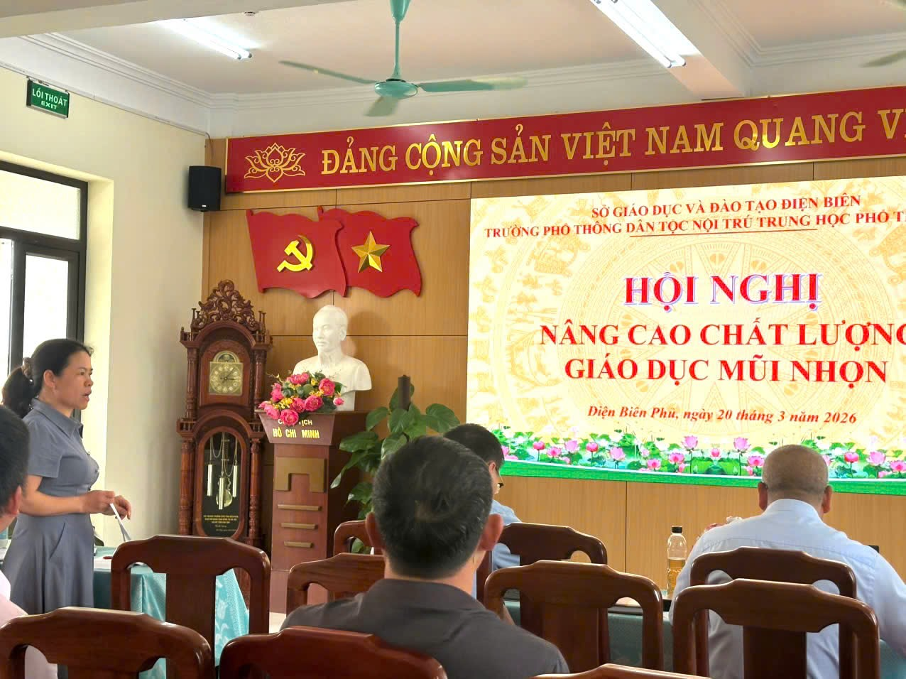 ''''A group of people in a room

Description automatically generated''''