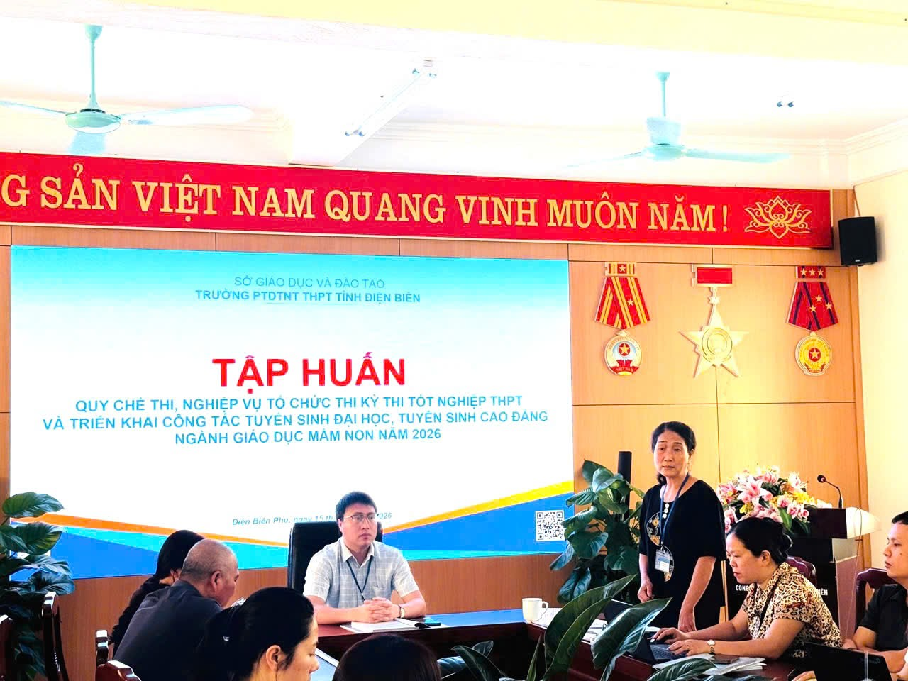 ''A group of people in a room

Description automatically generated''