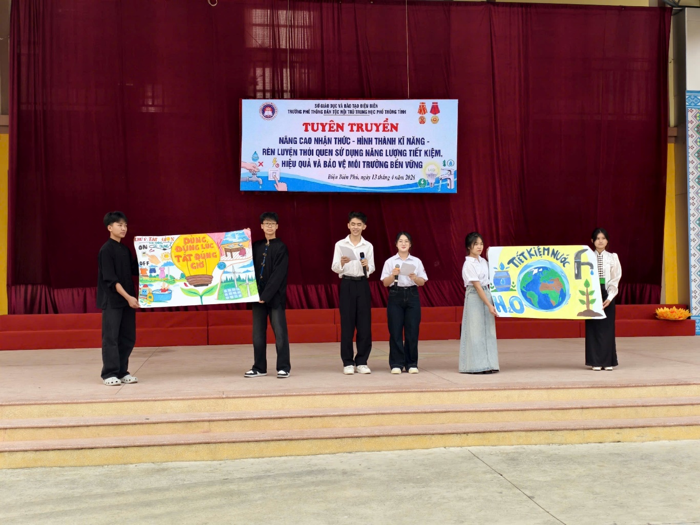 'A group of people holding signs
Description automatically generated'