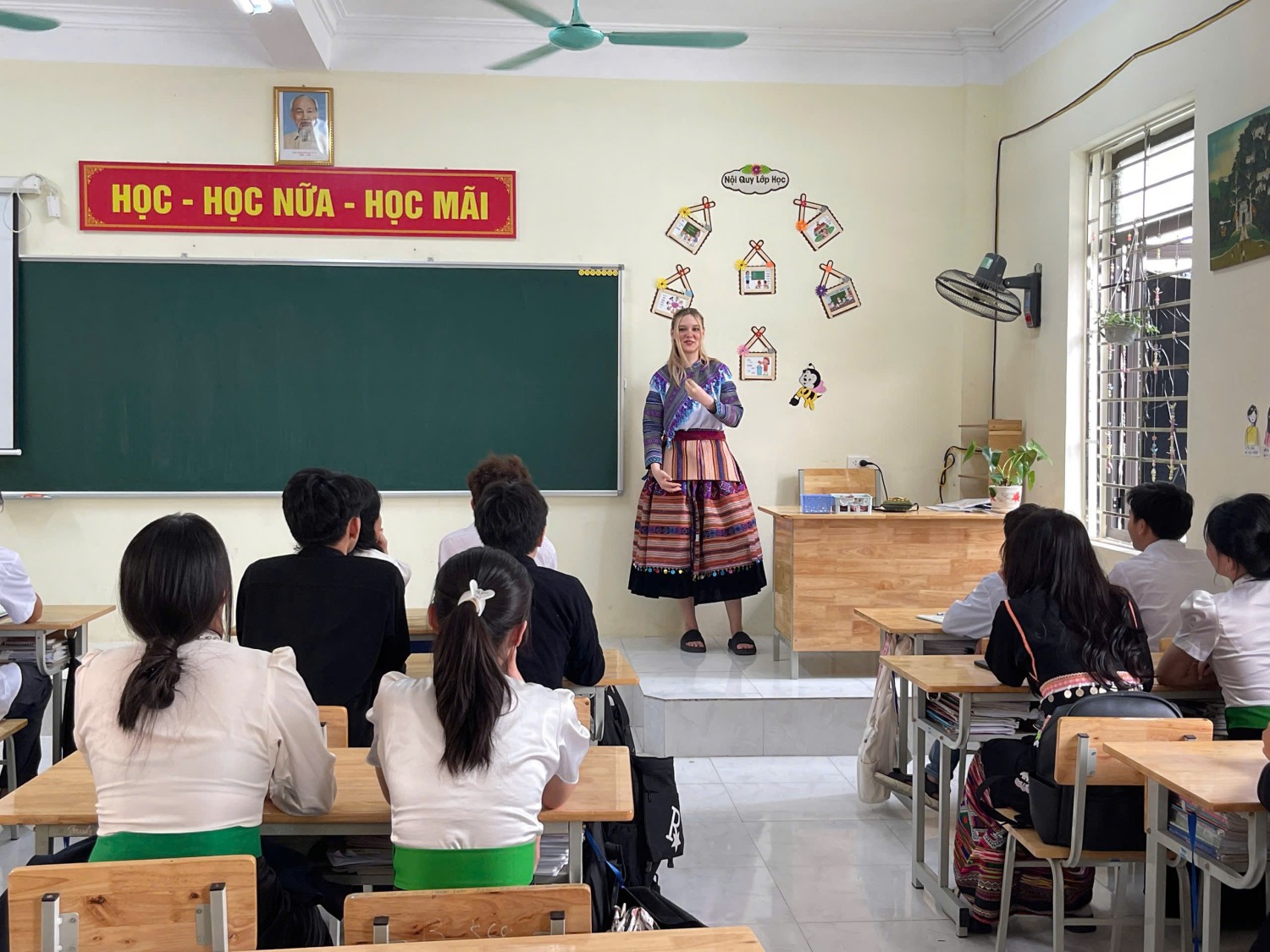 Trường PTDTNT THPT tỉnh Điện Biên tổ chức khai giảng lớp học tiếng Nga năm học 2025-2026